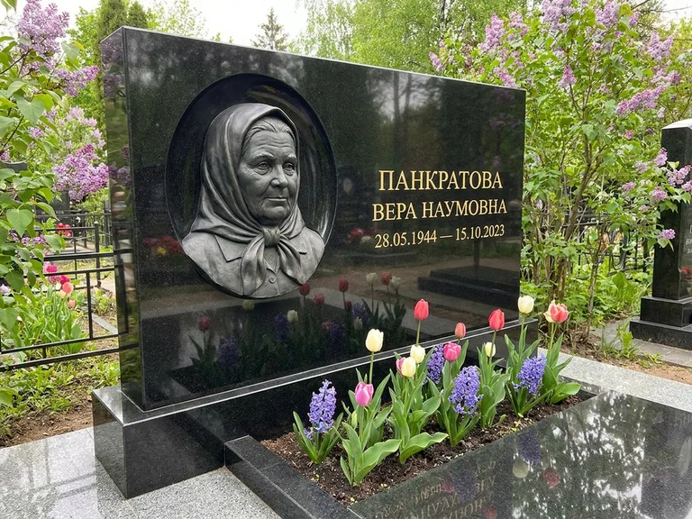 Памятник с барельефом — выполненная работа 26 в Альметьевске