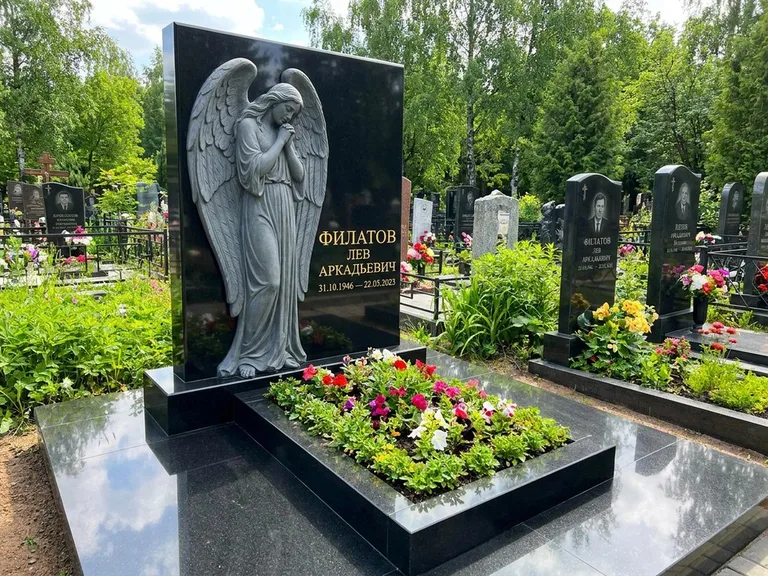 Памятник с барельефом — выполненная работа 31 в Альметьевске