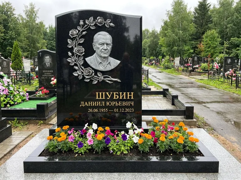 Памятник с барельефом — выполненная работа 34 в Альметьевске