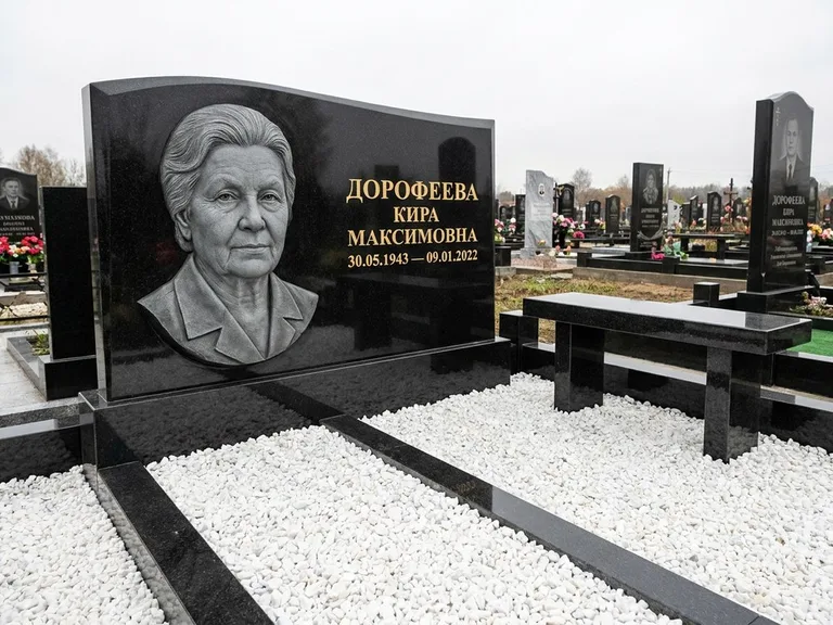 Памятник с барельефом — выполненная работа 41 в Альметьевске