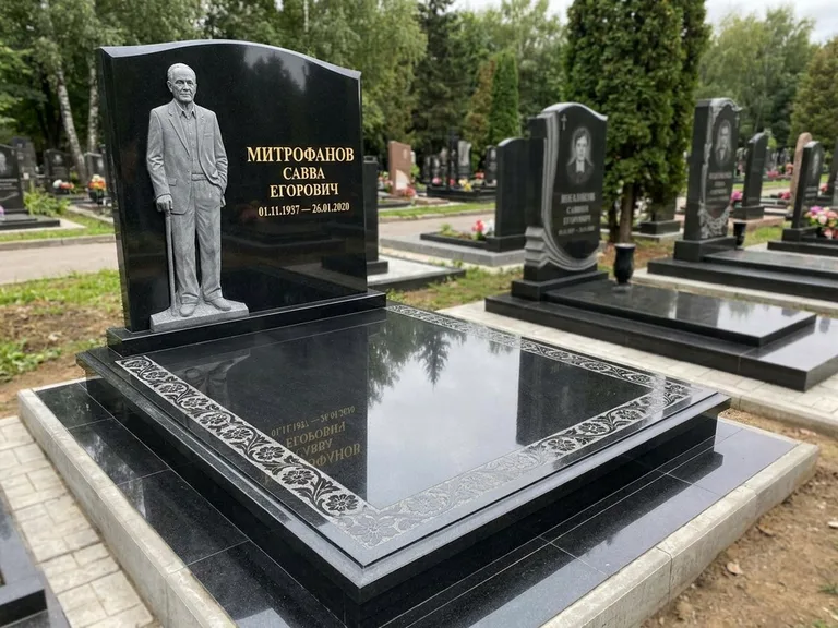 Памятник с барельефом — выполненная работа 48 в Альметьевске