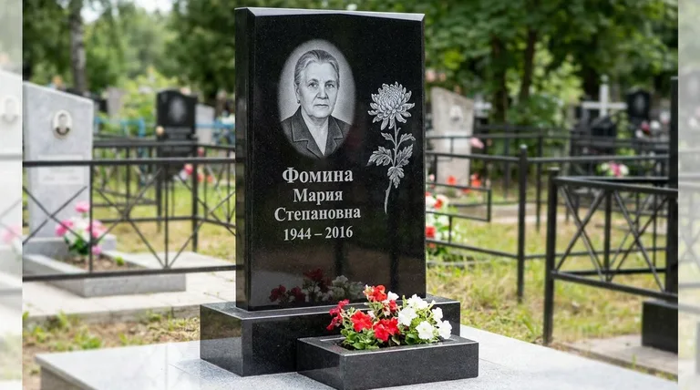 Памятник с гравировкой хризантем — выполненная работа «Фомина» в Альметьевске