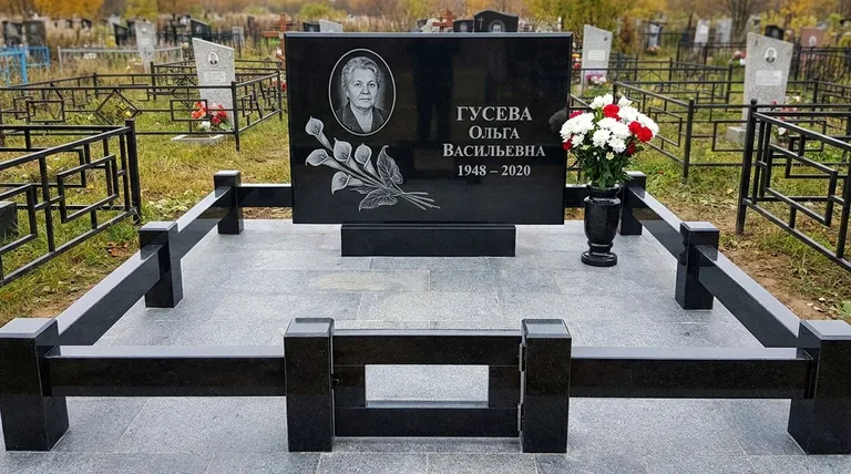 Памятник с гравировкой калл — выполненная работа «Гусева» в Альметьевске