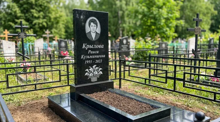 Памятник с гравировкой калл — выполненная работа «Крылова» в Альметьевске