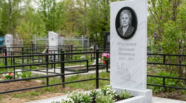 Памятник с гравировкой ландышей — выполненная работа «Наумова» в Альметьевске