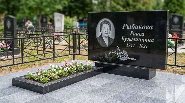 Памятник с гравировкой ландышей — выполненная работа «Рыбакова» в Альметьевске