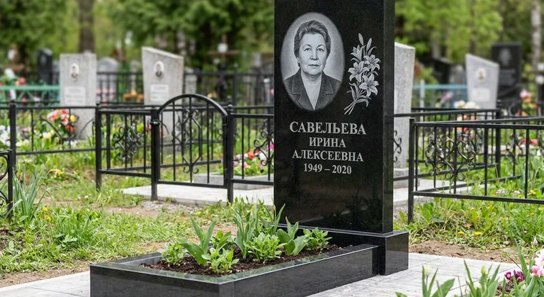 Памятник с гравировкой лилий — выполненная работа «Савельева» в Альметьевске