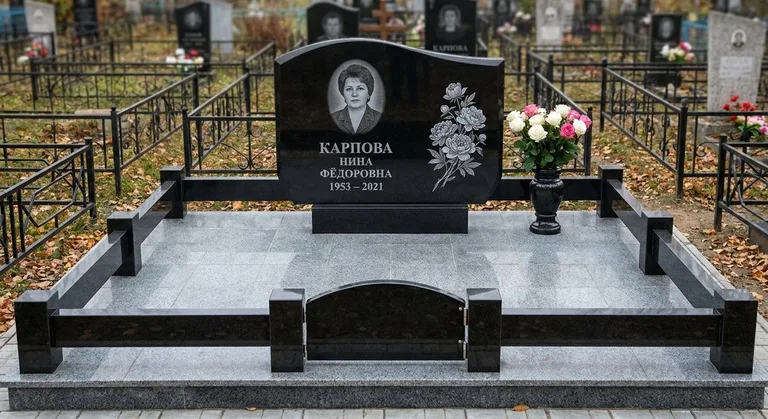 Памятник с гравировкой пионов — выполненная работа «Карпова» в Альметьевске