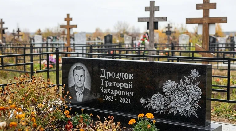 Памятник с гравировкой пионов — выполненная работа «Дроздов» в Альметьевске