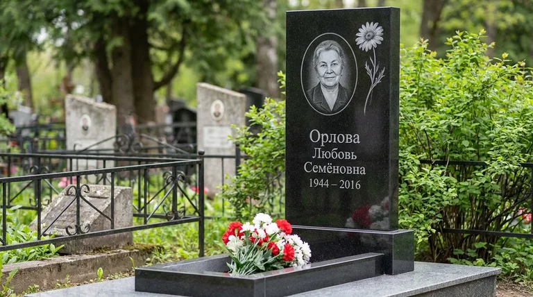 Памятник с гравировкой ромашек — выполненная работа «Орлова» в Альметьевске