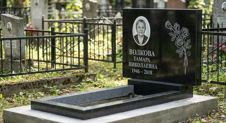 Памятник с гравировкой роз — выполненная работа «Волкова» в Альметьевске