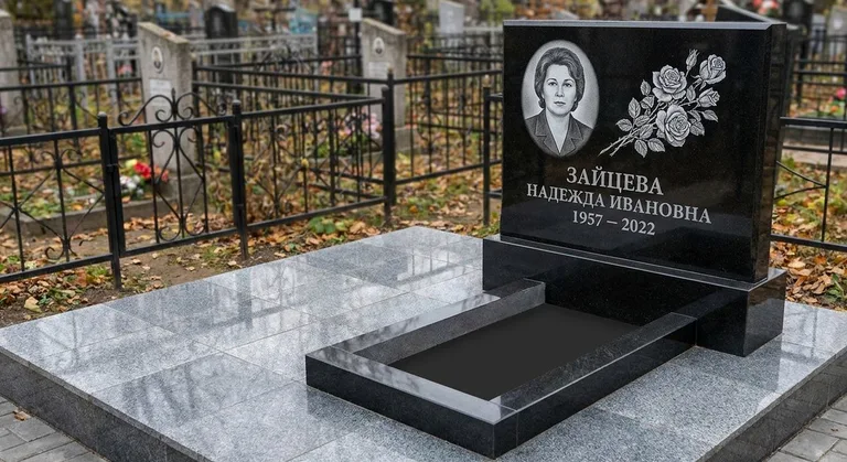 Памятник с гравировкой роз — выполненная работа «Зайцева» в Альметьевске