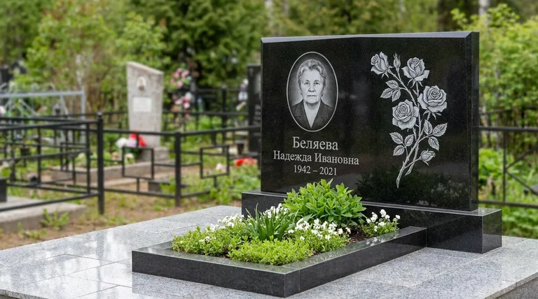 Памятник с гравировкой роз — выполненная работа «Беляева» в Альметьевске