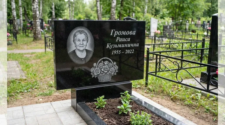 Памятник с гравировкой роз — выполненная работа «Громова» в Альметьевске