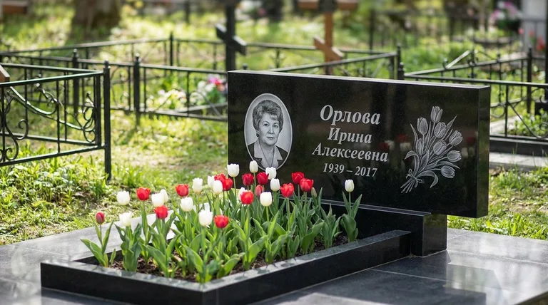 Памятник с гравировкой тюльпанов — выполненная работа «Орлова» в Альметьевске