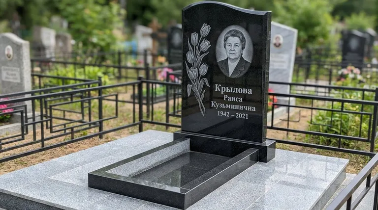 Памятник с гравировкой тюльпанов — выполненная работа «Крылова» в Альметьевске