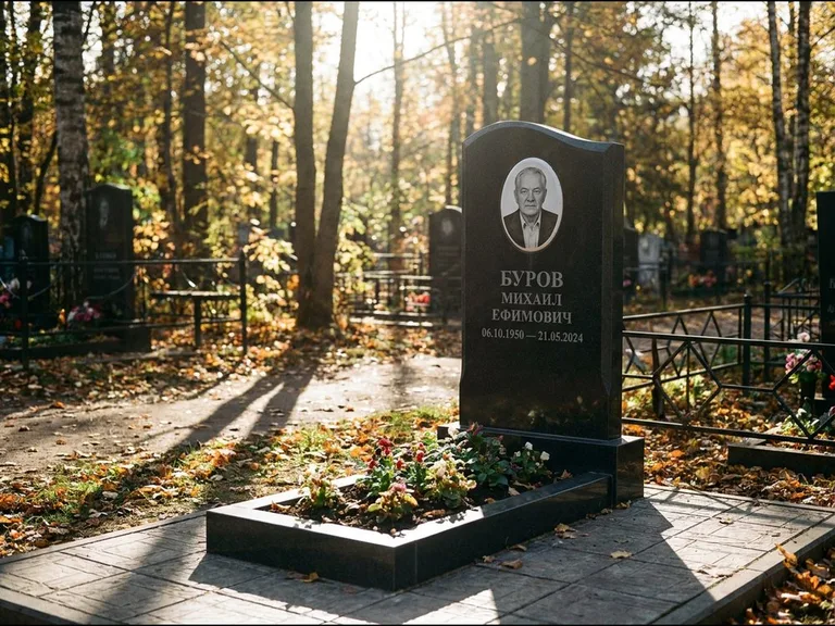 Овальный керамический портрет — установленная работа в Альметьевске