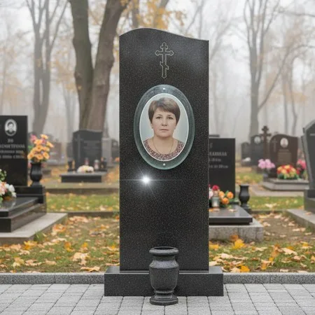 Овальный портрет на стекле 240×300 мм на памятнике в Альметьевске