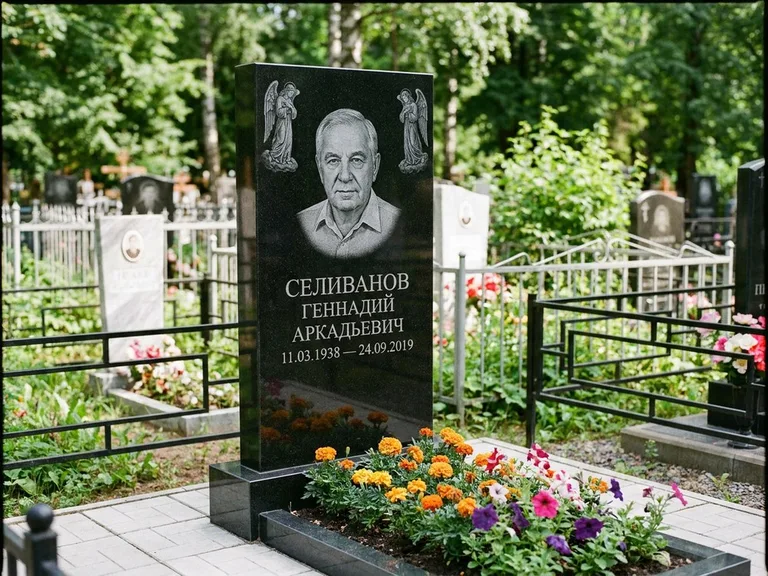 Памятник с гравировкой ангела — гравировка двух ангелов по сторонам портрета, работа «Селиванов» в Альметьевске