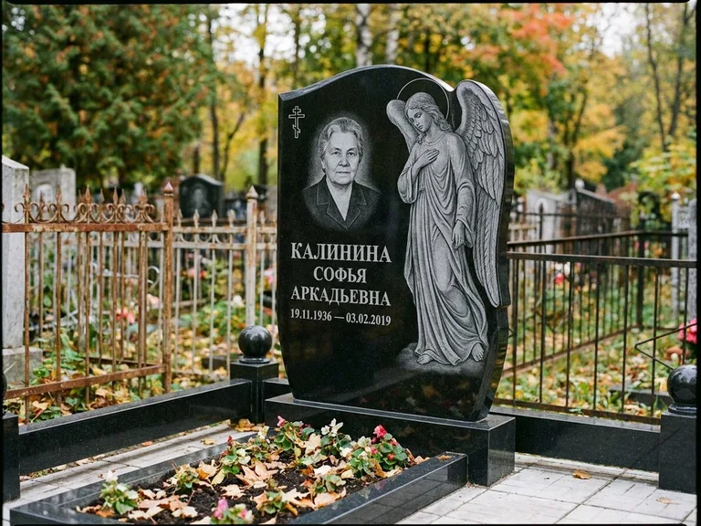 Памятник с гравировкой ангела — гравировка ангела с крестом рядом с эпитафией, работа «Игнатова» в Альметьевске