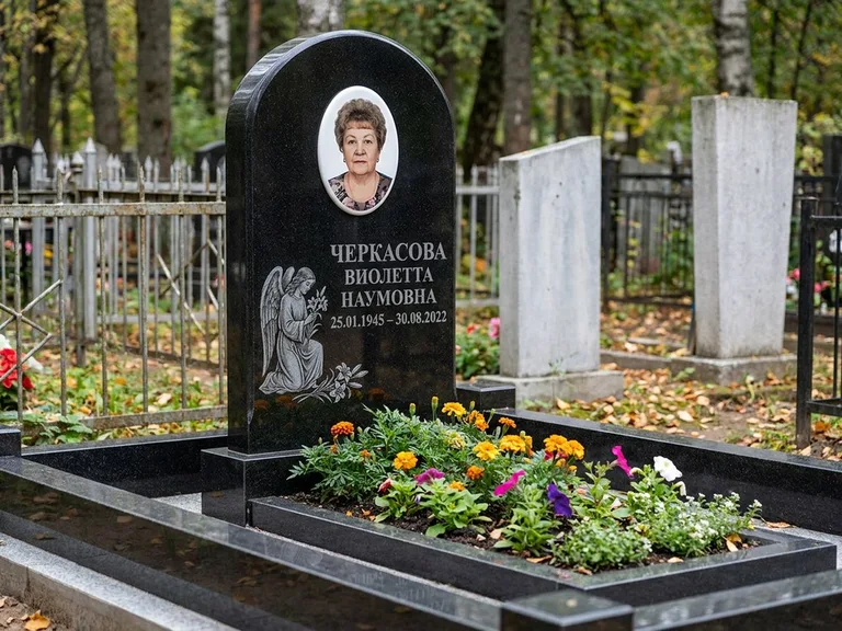 Памятник с гравировкой ангела — гравировка ангела с крестом рядом с эпитафией, работа «Журавлёва» в Альметьевске