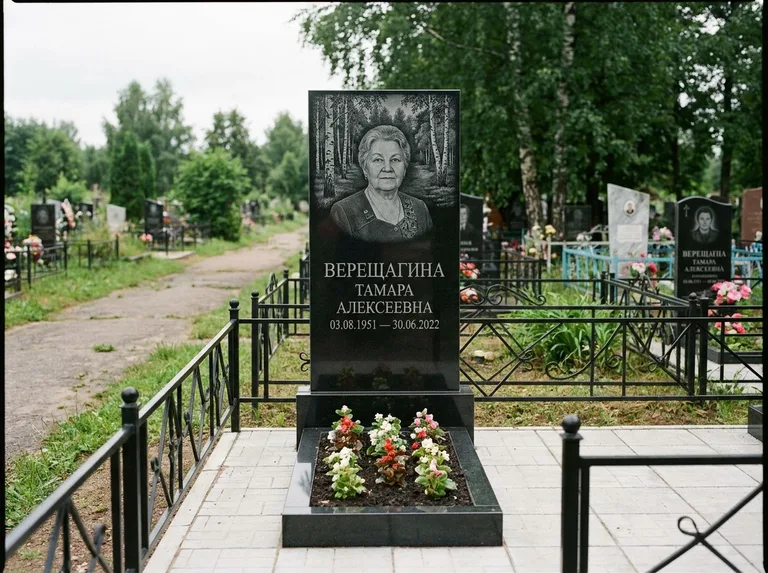 Памятник с гравировкой берёзы — гравировка берёзовой рощи в глубину, работа «Верещагина» в Альметьевске