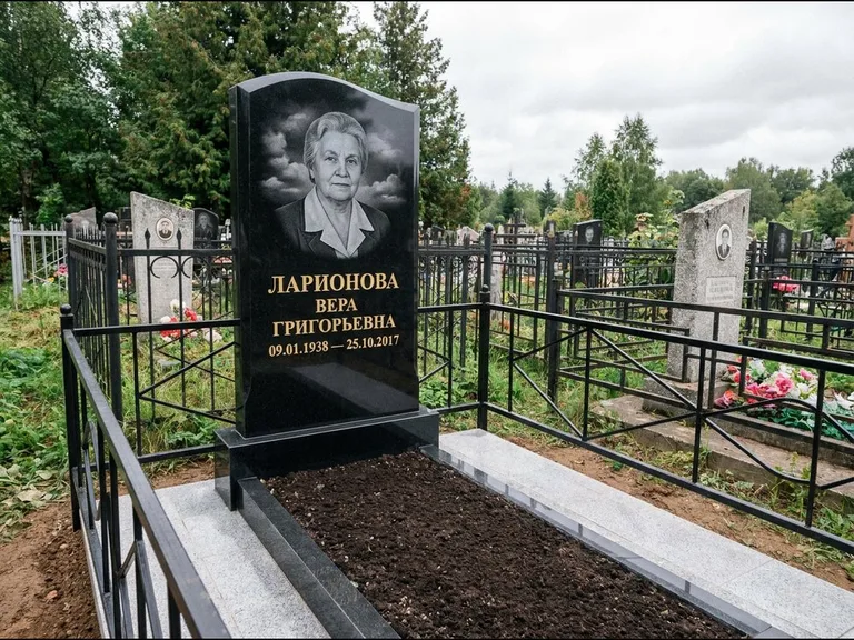 Гравировка портрета на чёрном граните — выполненная работа 16 в Альметьевске