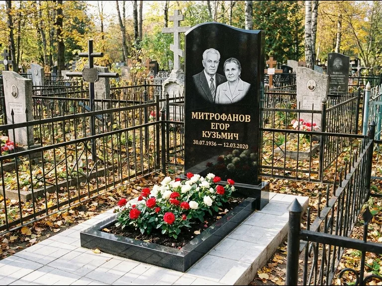 Гравировка портрета на чёрном граните — выполненная работа 17 в Альметьевске