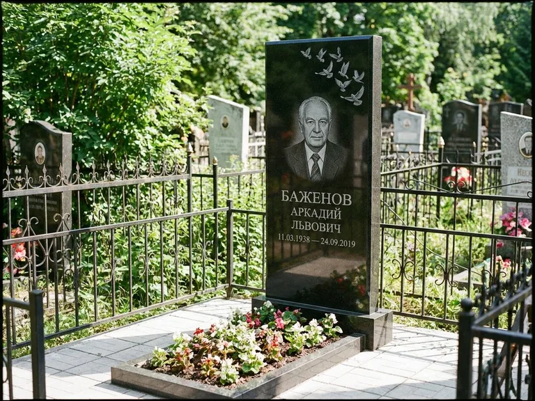 Памятник с гравировкой голубей — гравировка стаи голубей, взлетающей от угла стелы, работа «Баженов» в Альметьевске