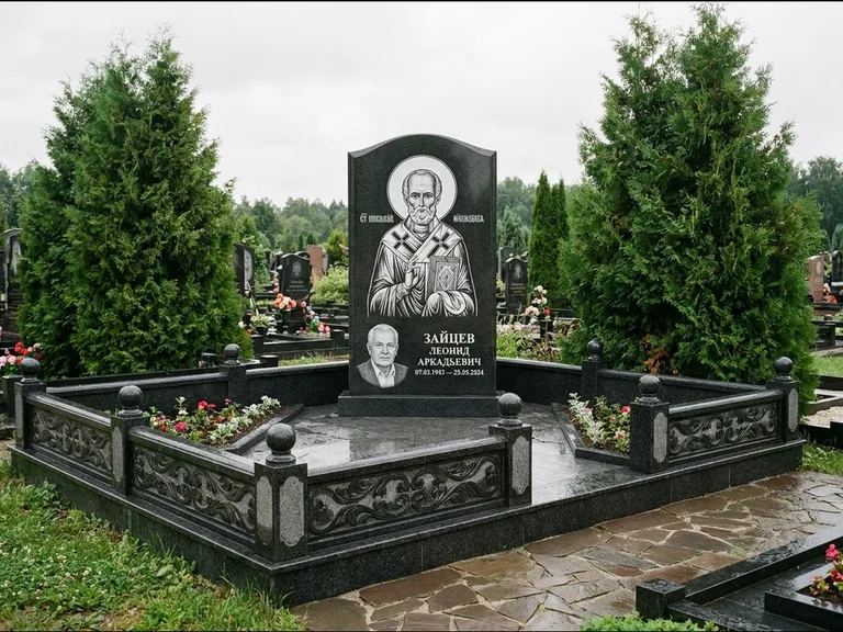 Памятник с гравировкой иконы: стела с гранитным столиком и скамьёй — Архангел Михаил на стеле, семейный участок с плиткой, работа «Верещагина» в Альметьевске