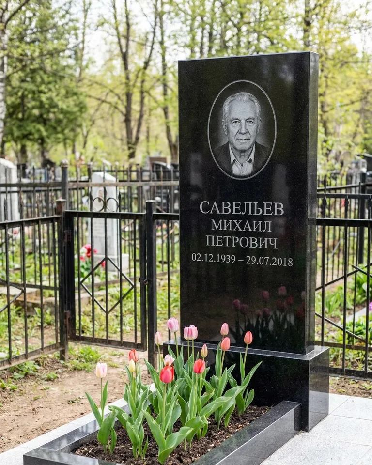 Горизонтальный памятник под ключ на гранитном основании в Альметьевске
