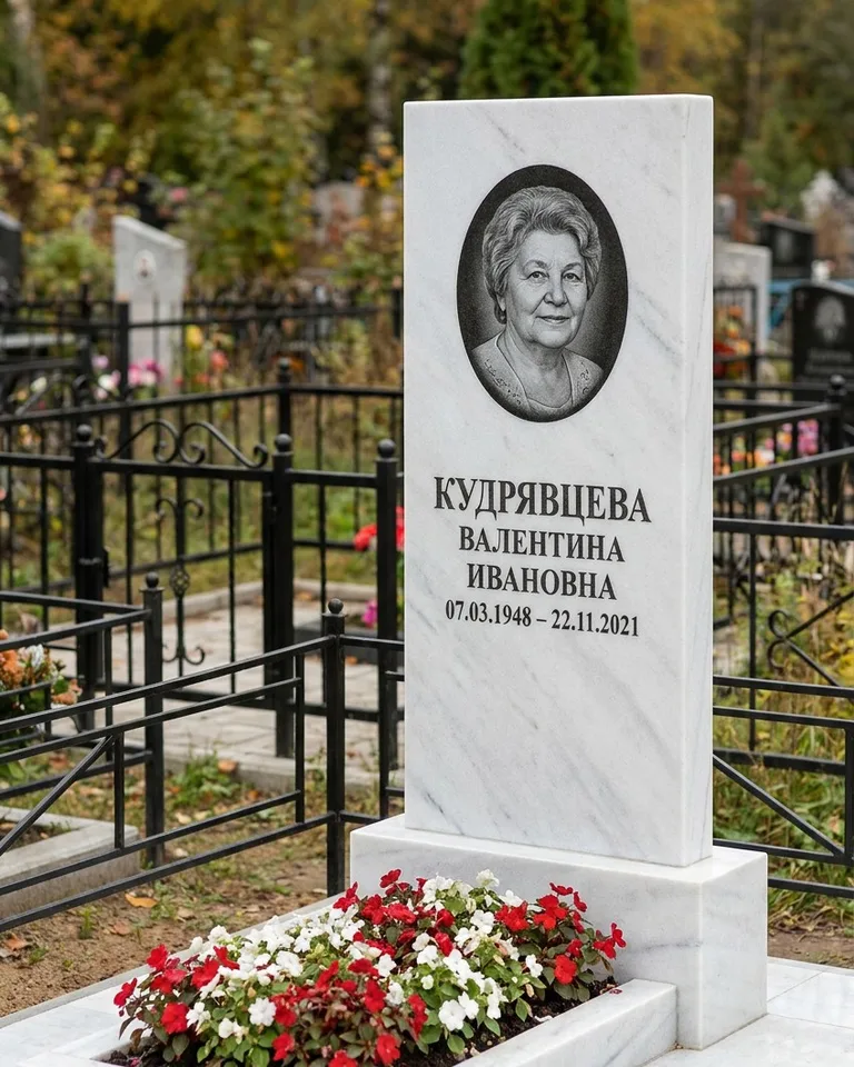 Двойной памятник под ключ с цоколем и плиткой в Альметьевске