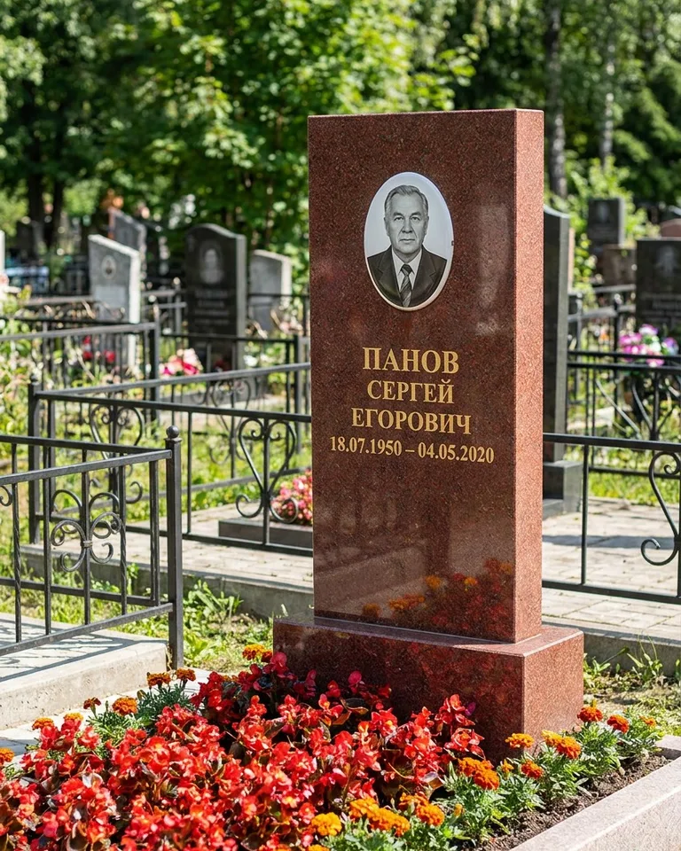 Двойной серый памятник под ключ с вазой в Альметьевске