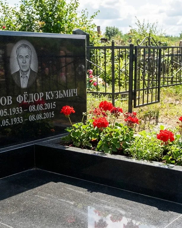 Двойной памятник под ключ с крестом в Альметьевске