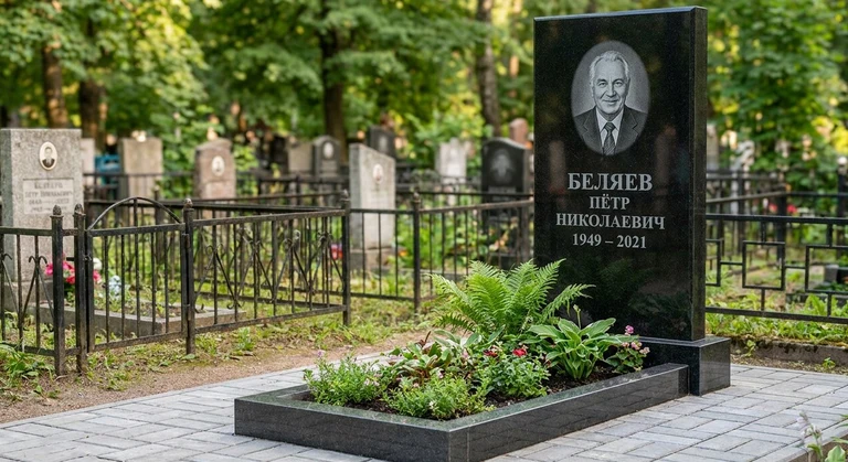 Памятник под ключ в Альметьевске — гранитная стела с цветником и благоустройством, установлен под ключ