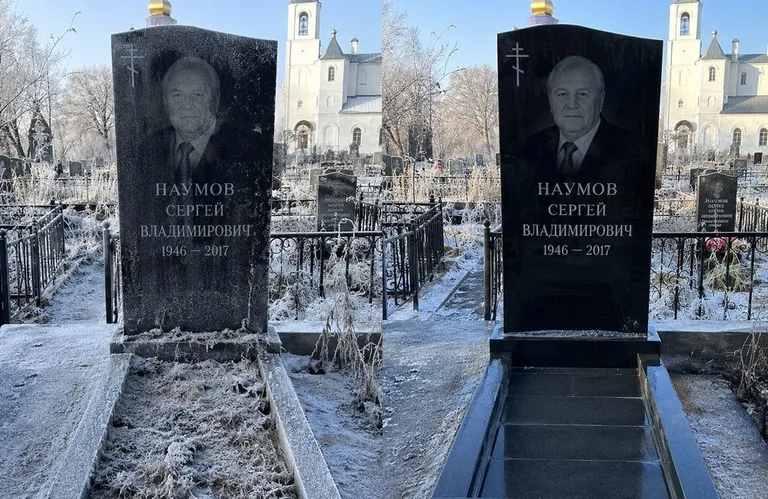 Диптих №18: могила с деревянным крестом и низкой оградкой — выполота трава в Альметьевске