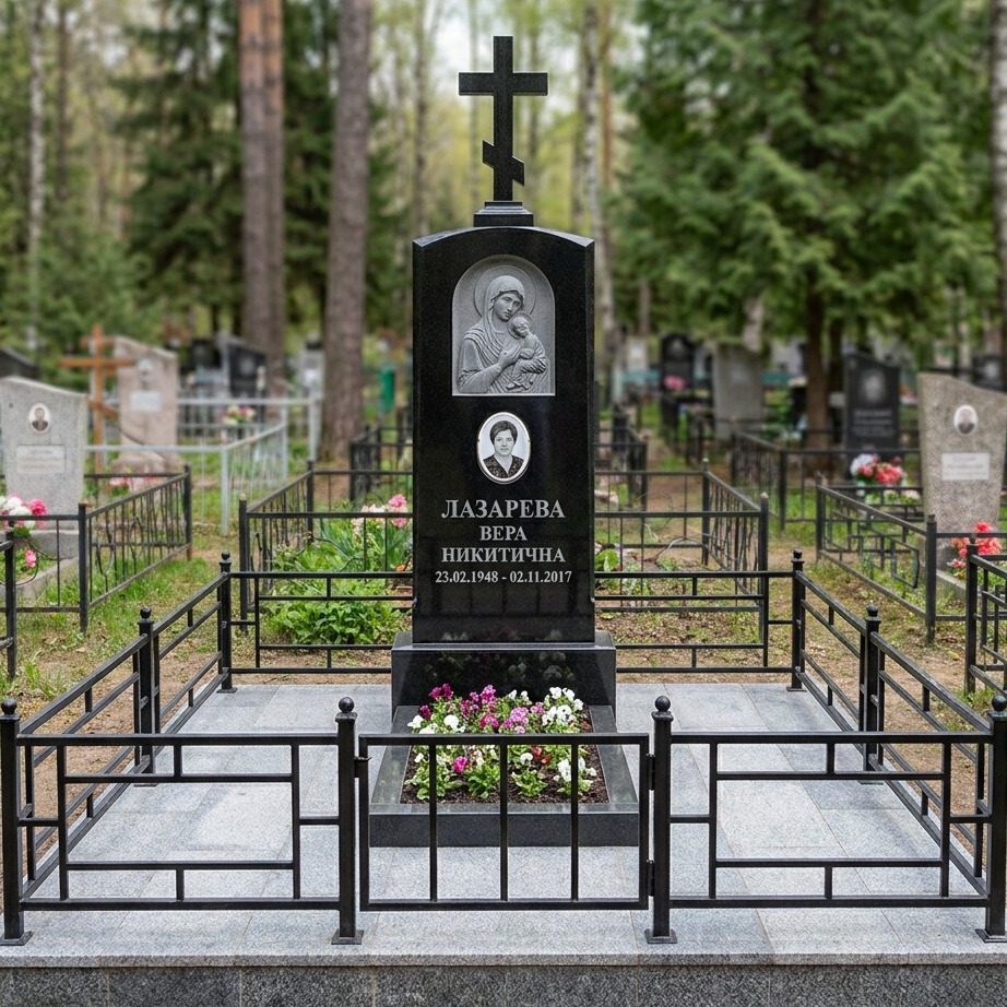 Пример дизайна: Величественный католический памятник из чёрного гранита — фото и цена