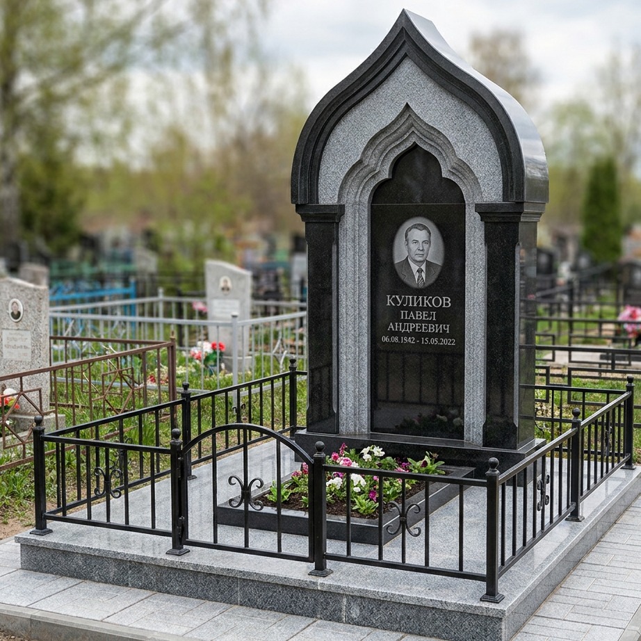 Пример дизайна: Памятник-часовня из комбинированного гранита — фото и цена