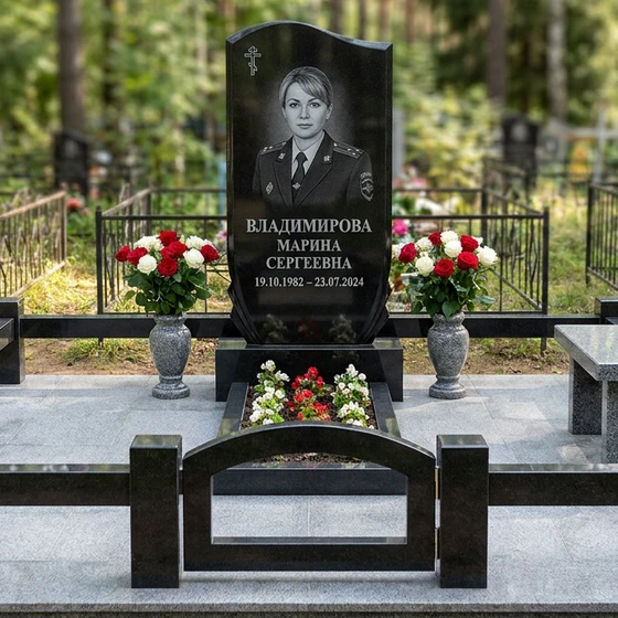 Памятник женщине-полицейскому — мемориальный комплекс