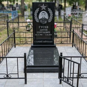 Гранитный памятник