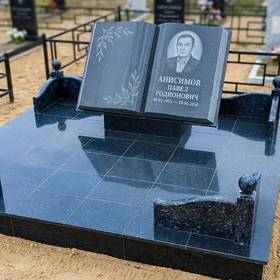 Гранитный памятник