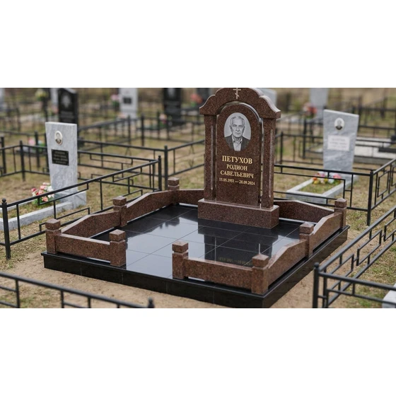 Комбинированный памятник с арочным верхом с крестом