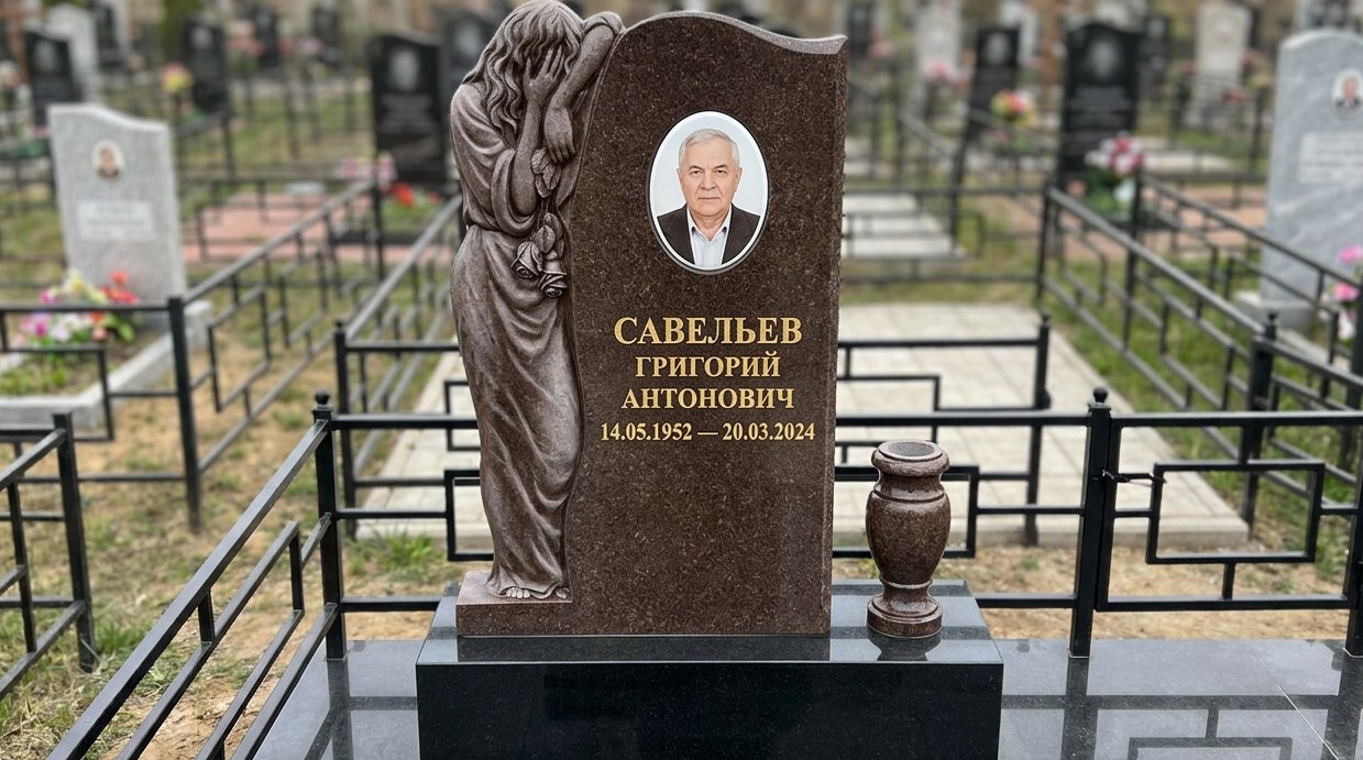 Пример дизайна: Гранитный памятник с плачущей Девой и розами — фото и цена