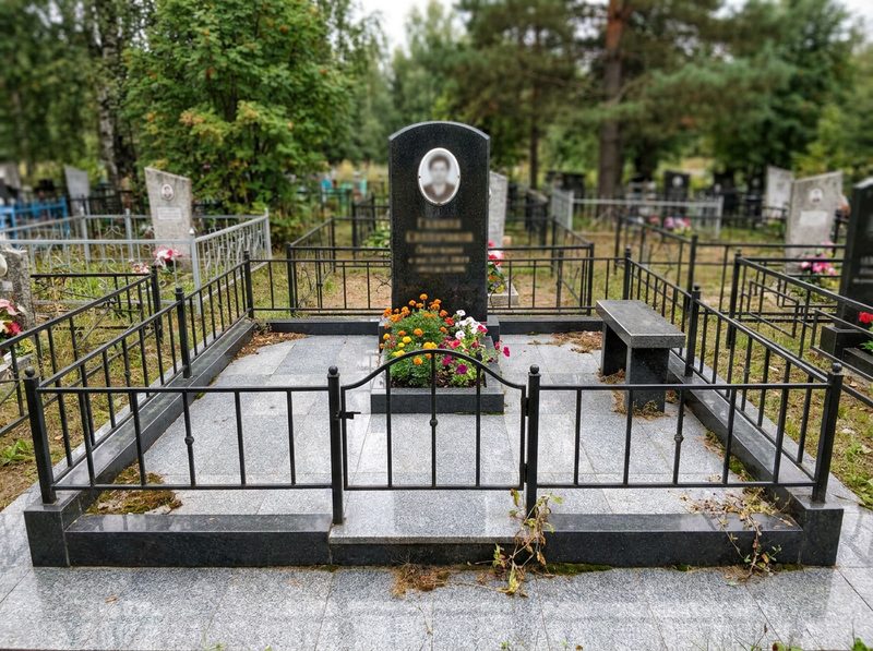 Благоустройство могилы в Альметьевске — пример 3