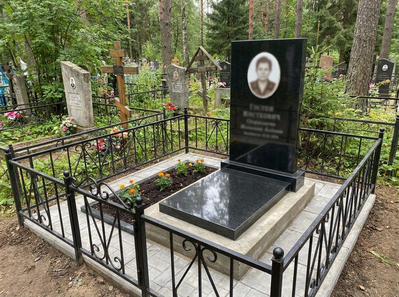 Установка памятника в Альметьевске — пример 4